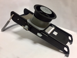 Купить мандолина (овощерезка) 38*14 см. с 2-мя насадками и толкателем, нержавеющая сталь и пластик de buyer