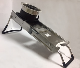 Купить мандолина (овощерезка) 40*13 см. с 4-мя насадками и толкателем, нержавеющая сталь и пластик de buyer