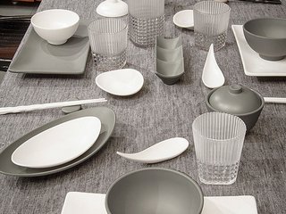 Сервировка с поликарбонатной посудой Сервировка с поликарбонатной посудой