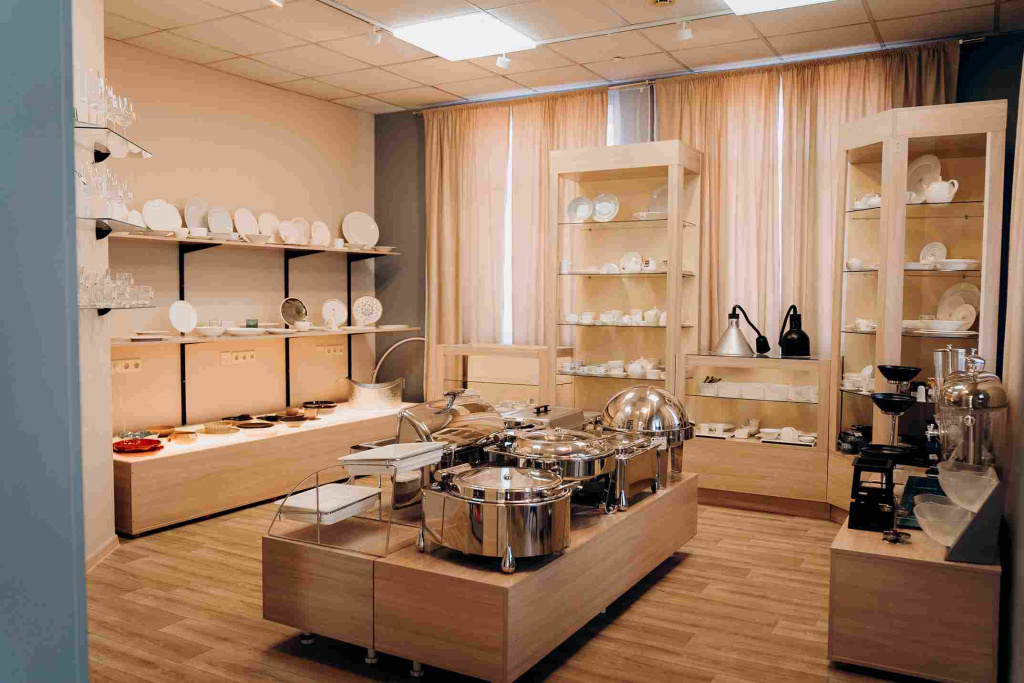 Выставочный зал Алтайского центра  комплектации